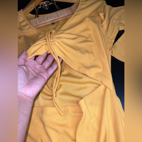 BCBG Paris Women's Rib Knit Dress With Mid Section Cut Out in Yellow Sz XL EUC - Picture 5 of 7